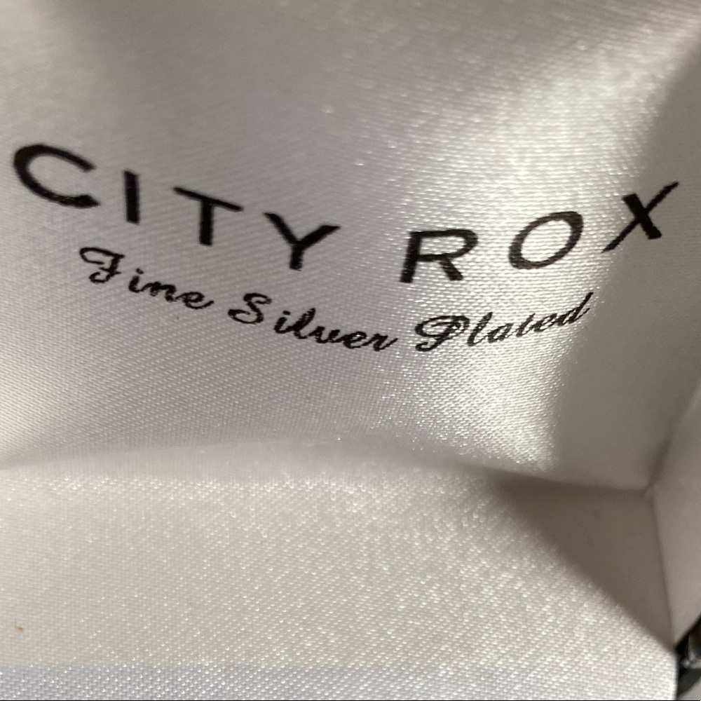 City Rox earrings - Picture 2 of 2